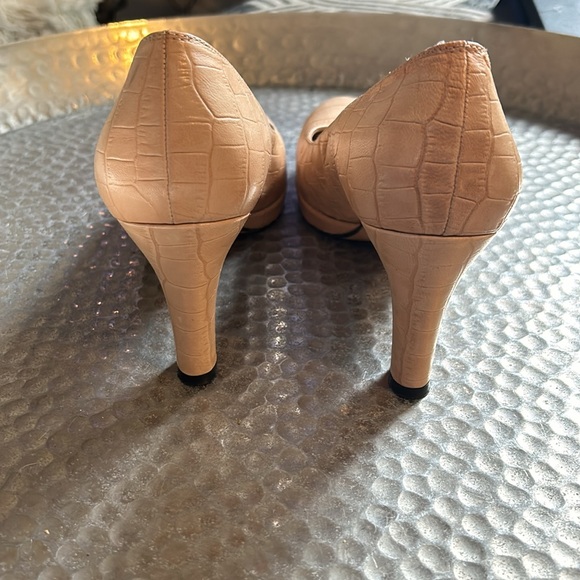 Stuart Weitzman pumps - Picture 3 of 5